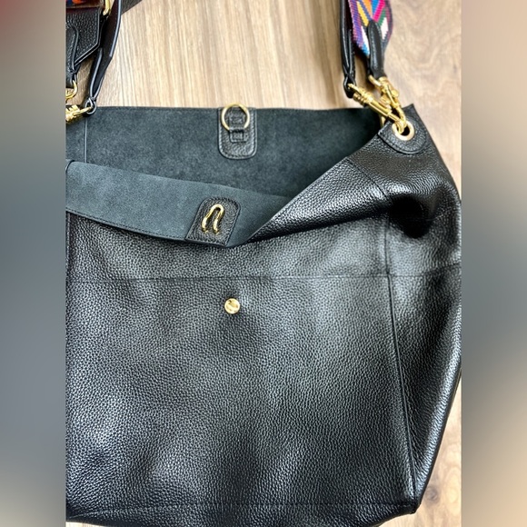 Fashionable Women's Lychee Patterned Design Large Capacity leather Handbag. - Picture 5 of 6